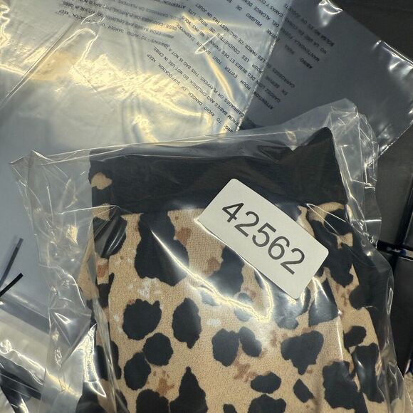 SheIn Blouse Women 8/10 Black Animal Print Long Sleeve Crew Neck Pullover Casual - Picture 7 of 7